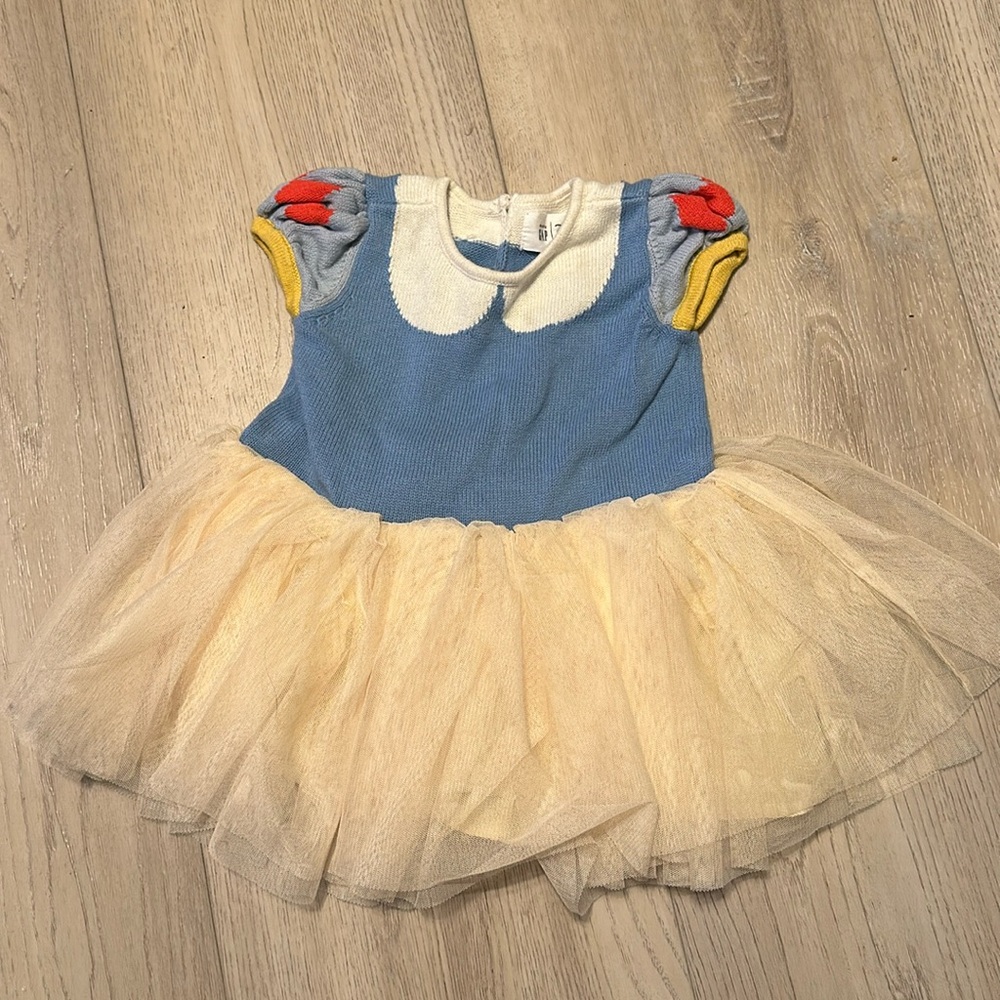 Baby Gap Snow White dress size 6-12 months